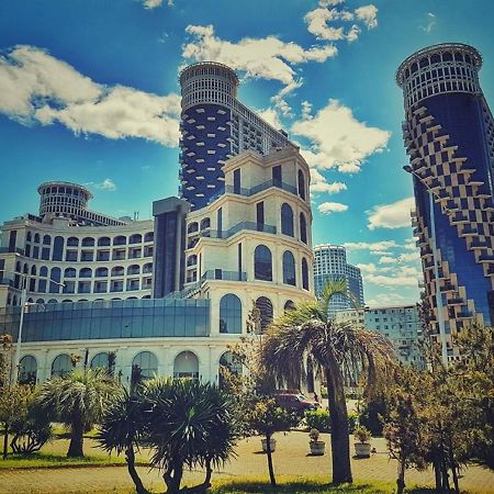 Sea Towers Suite Batoemi Buitenkant foto