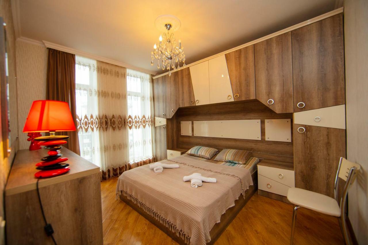 Sea Towers Suite Batoemi Buitenkant foto